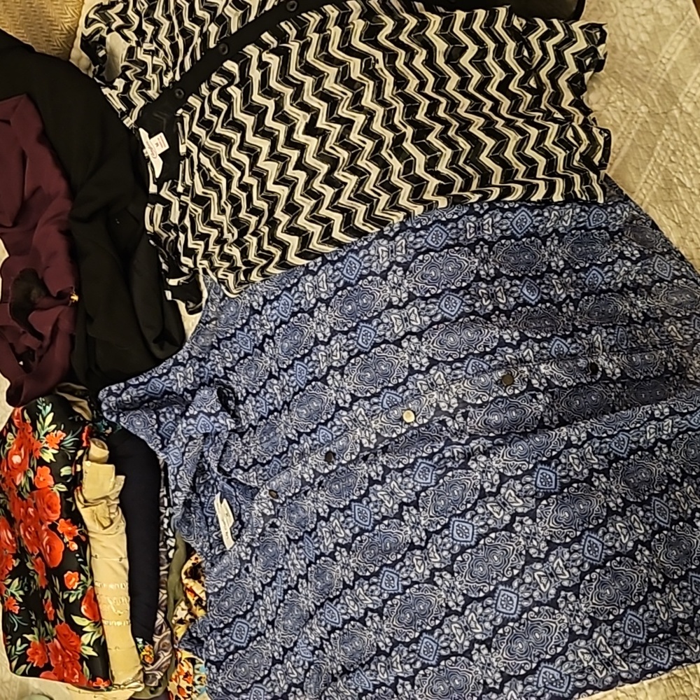 Women's Workwear Tops BUNDLE (12 Tanks/Tops, 1 Blazer, 1 Jacket, & 1 Wrap)